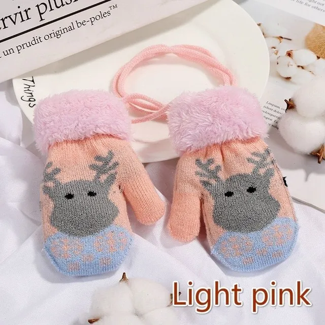 Children's warm mittens with reindeer motif