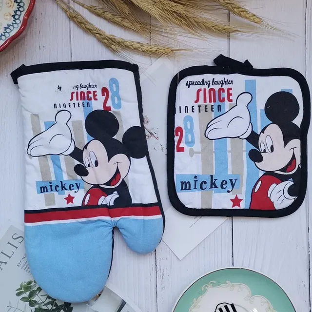 Mănuși de bucătărie practice + prosop cu motivul Mickey Mouse