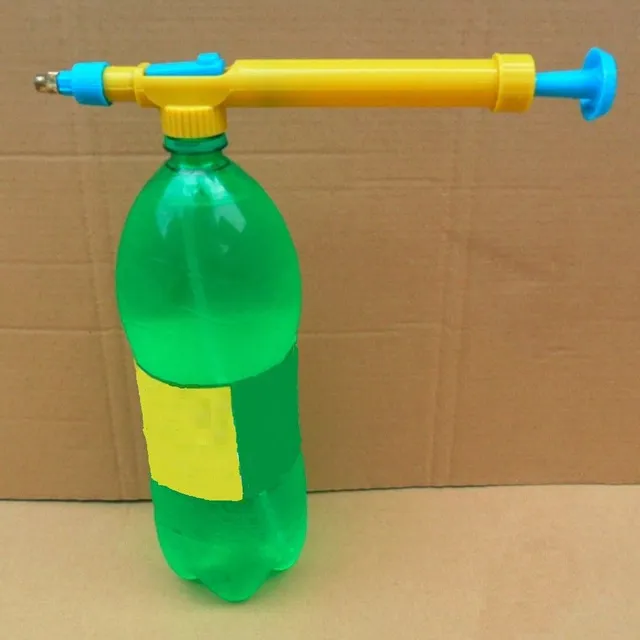 Pressure nozzle for PET bottle