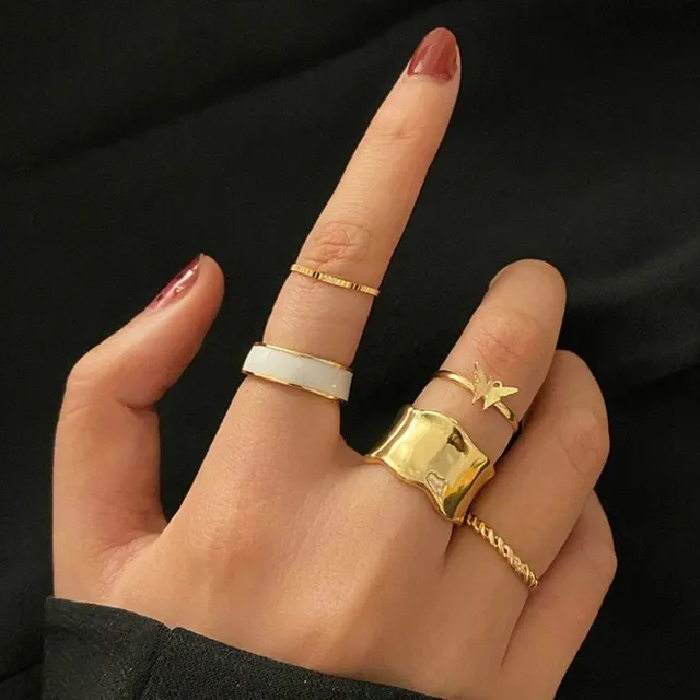 Set of metal rings for women - 7 pcs