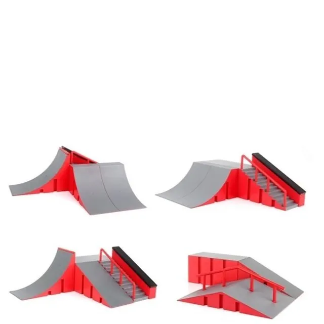 Mini ramp for finger skating