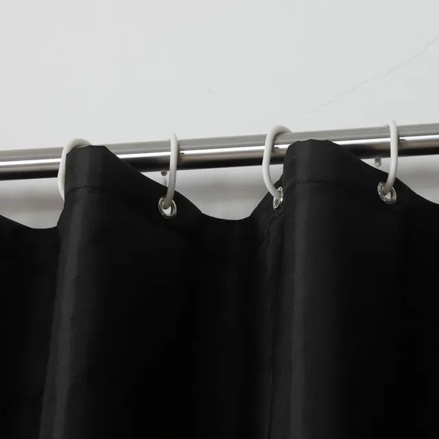 Nowoczesna, stylowa czarna kurtyna prysznicowa