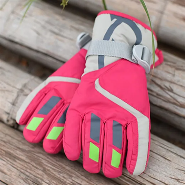 Children's ski gloves of high quality