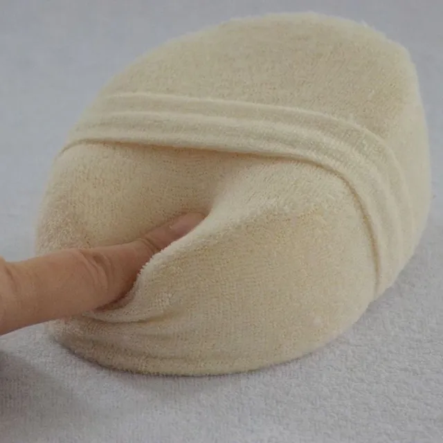 Gąbka do masażu wykonana z naturalnego materiału nadaje się również do peelingu Magda