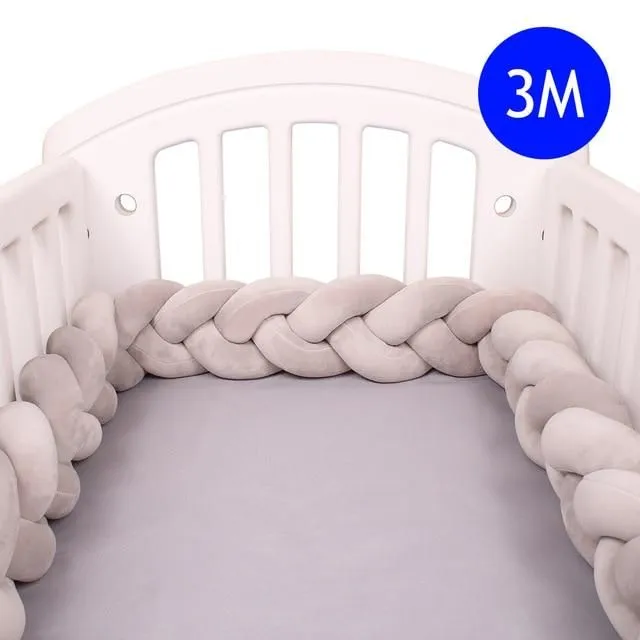 Crib mattress cover in the shape of a braid