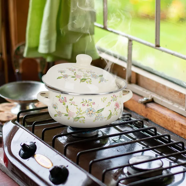 Practical set of enamel pots for every kitchen