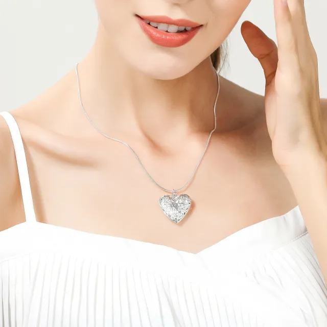 Women's necklace with an opening heart