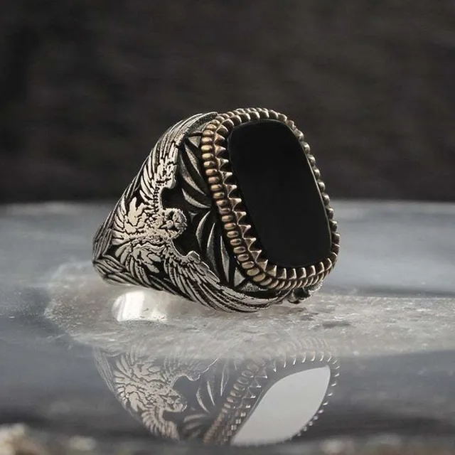 Férfi vaskos retro gyűrű fekete kővel