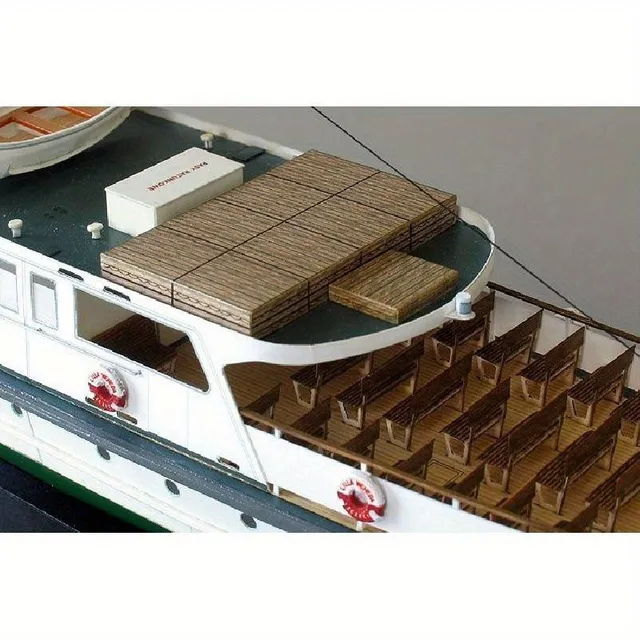 Papírový model 1:100 polského pobřežního trajektu - Noční plavba