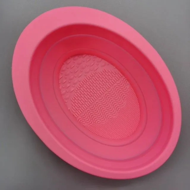 Silicone make-up brush cleaner in bowl shape