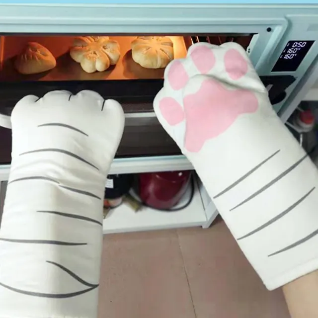 Kitchen gloves in the shape of cute cat paws
