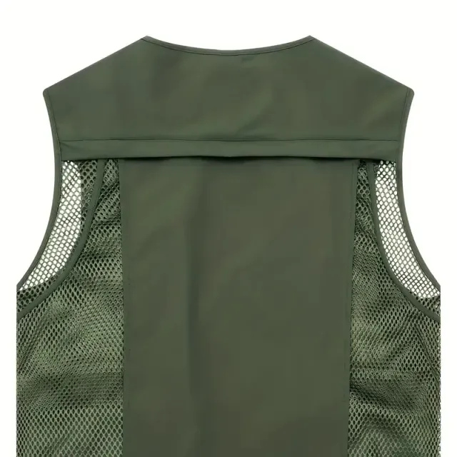 Breathable men's outdoor vest with zipped pockets for summer activities