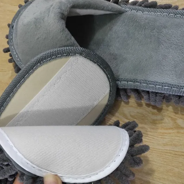 Praktické uklízecí pantofle se speciální podrážkou pro zjednodušení vytírání
