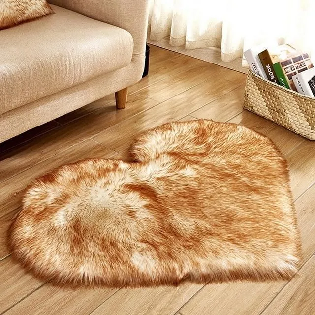 Hairy carpet in the shape of a heart white-and-yellow 30x40cm-long-velvet