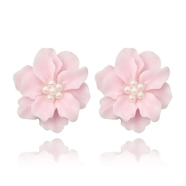 Beautiful lady earrings in the shape of Madelyn flower