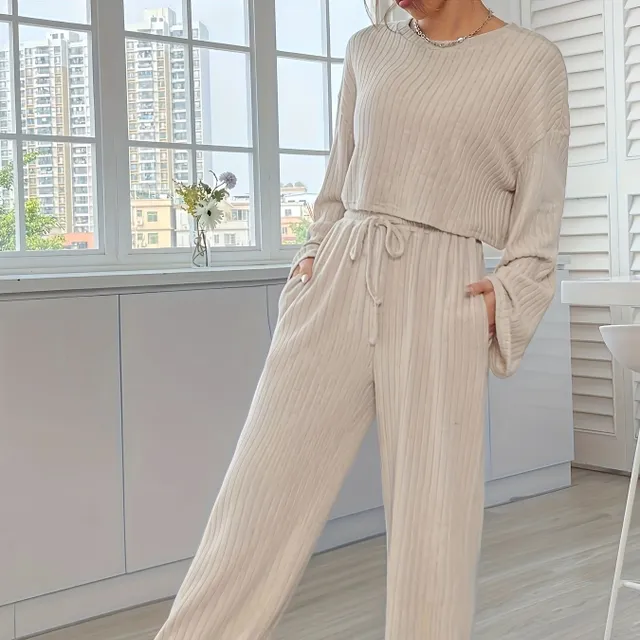 Casual two-piece set: Belt with knitwear and wide trousers with high waistline