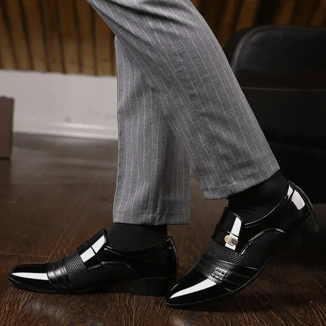 Men's formal shoes with low heel