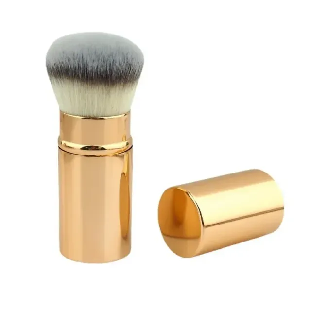 Practical travel brush for powder - with protective cover against brush damage