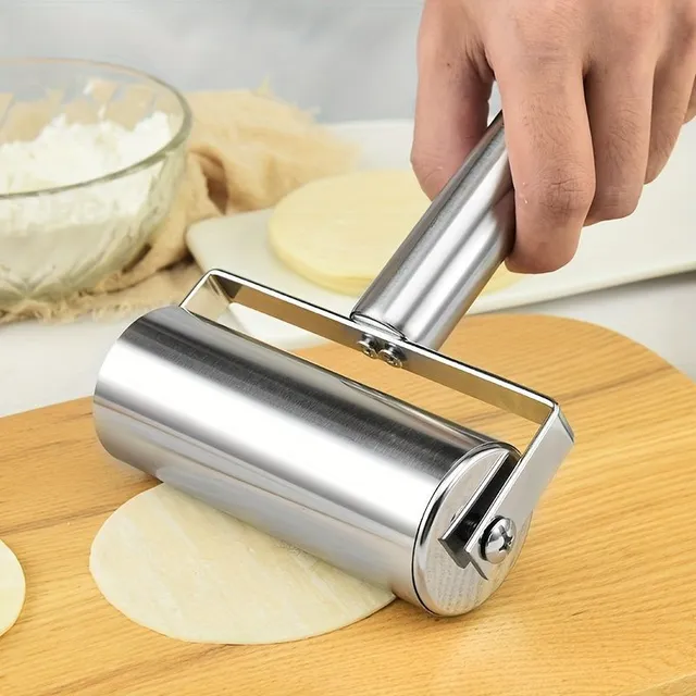 Stainless steel roller for universal use in the preparation of pizza dough, cakes, biscuits, dumplings and noodles