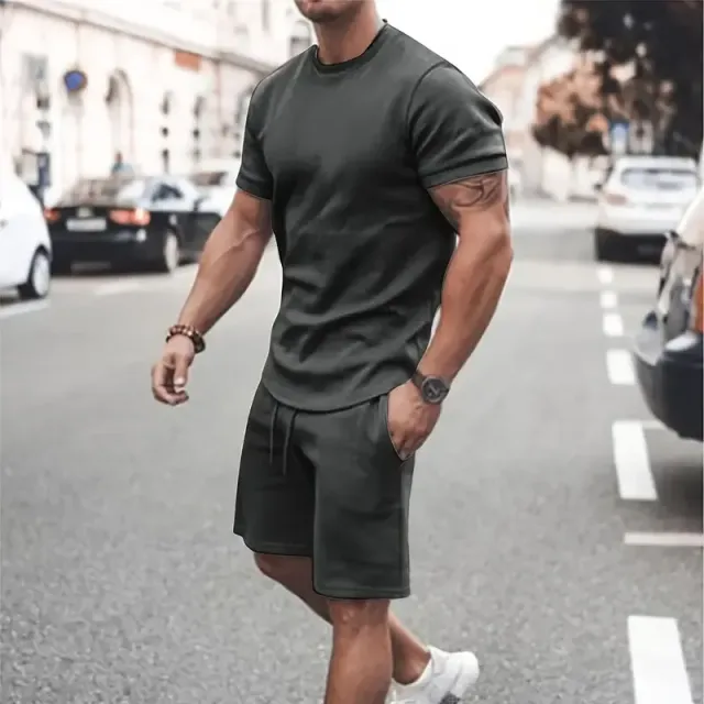 Male two-piece set made of smooth fabric, T-shirt with round neckline and shorts with string and pockets