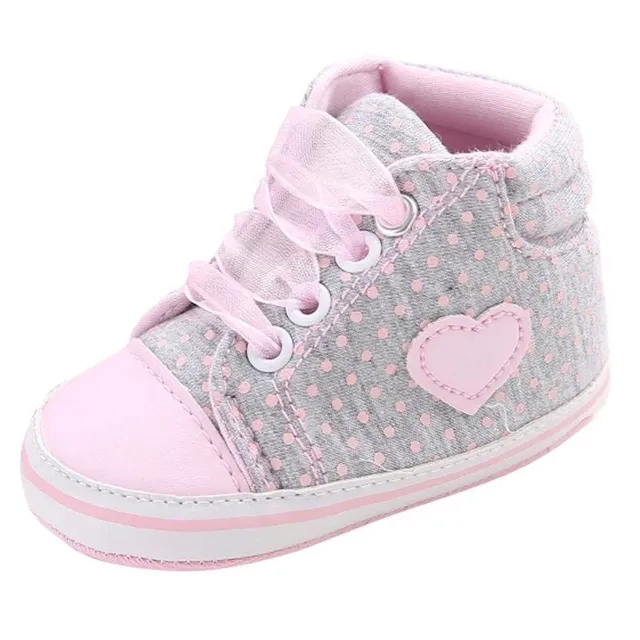 Papuci pentru fetițe cu inimioară