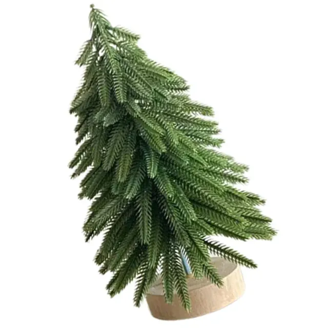 Stolný miniatúrny vianočný stromček s dreveným podstavcom, vhodný na dekoráciu stola