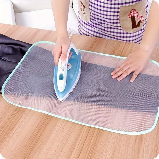 Insulating pad made of resistant netting for ironing