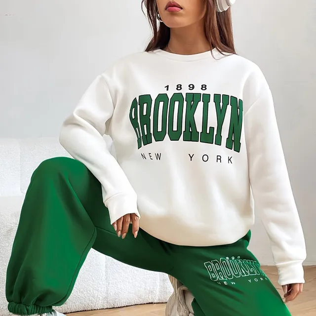 Women's sports two-piece set - sweatshirt with long sleeves and print