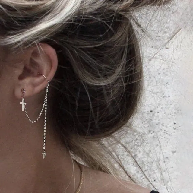 Women's dangling chain earrings