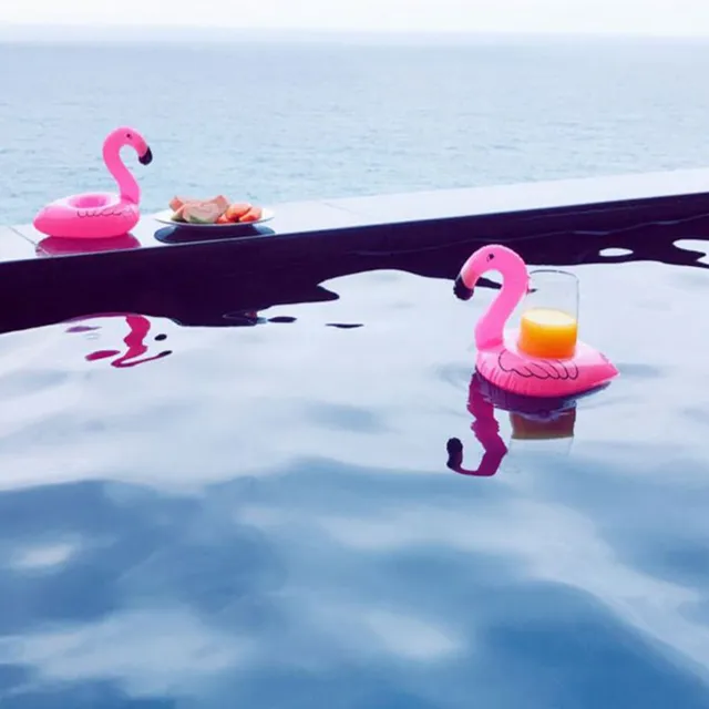 Suport plutitor stilat pentru băutură în formă de flamingo
