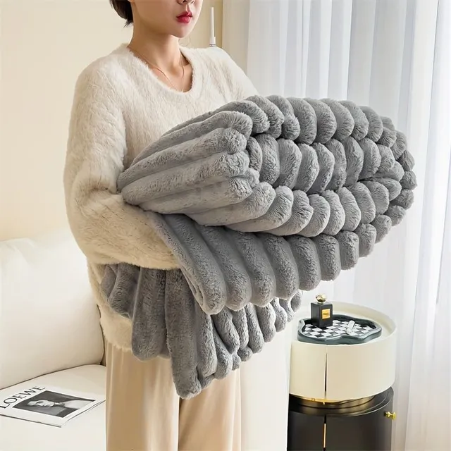 Double-sided soft blanket made of artificial rabbit fur for cozy moments