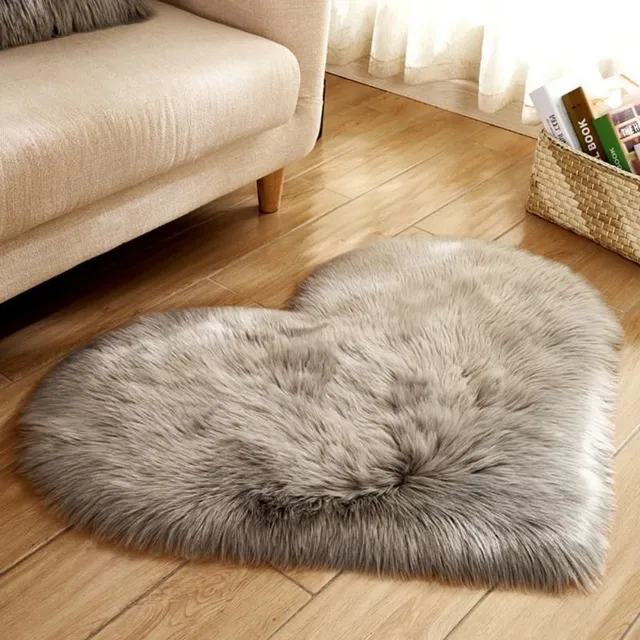 Vlnený huňatý koberec v tvare srdca