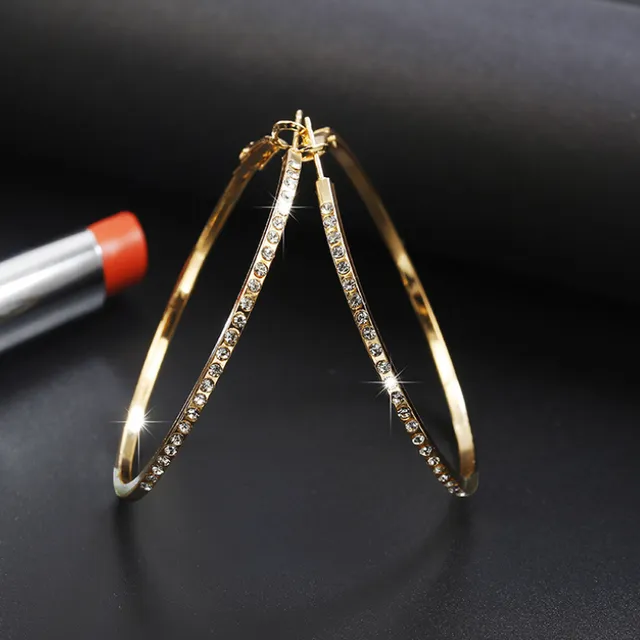 Simple earrings with hollow ring