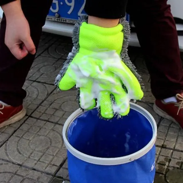 Gloves for washing a car of microfiber