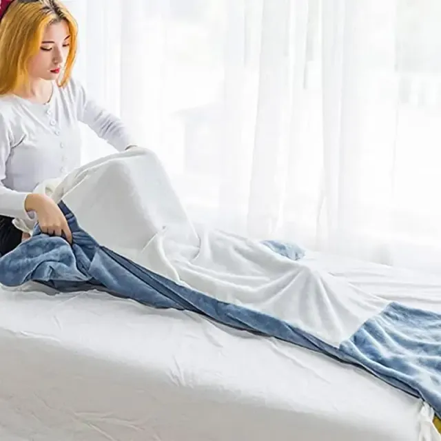 Detské a dospelé pyžamo so žraločím motívom vo forme spacieho vaku a útulnej deky z kvalitného materiálu - pre sladké sny a relaxáciu.