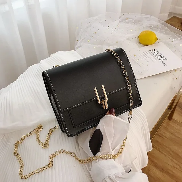 Small leather crossbody bag with gold chain