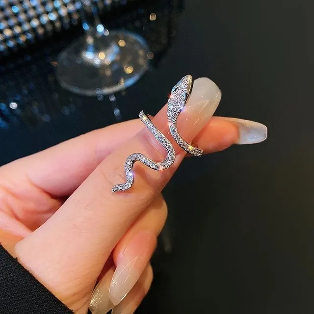 Luxurious modern extravagant snake-shaped ring with decorative Axel stones