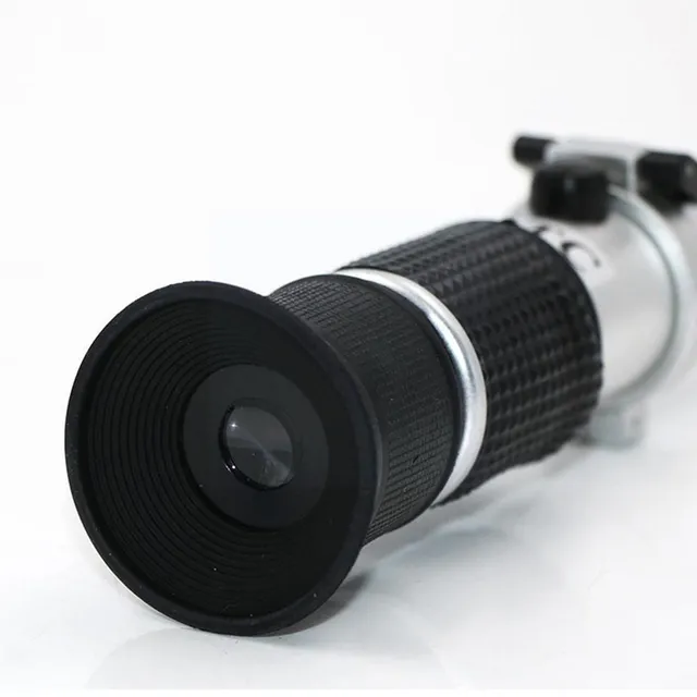 Hand-held refractometer