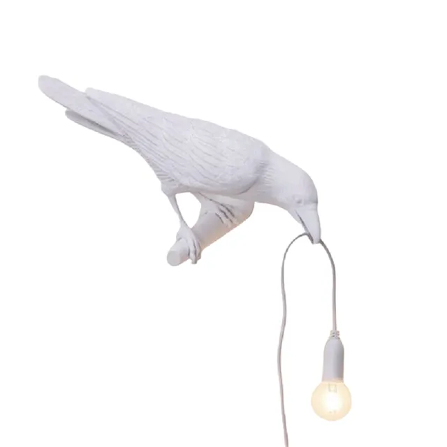 Crow-shaped lamp