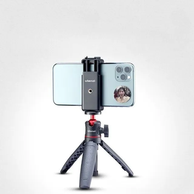Universal selfie mirror for smartphones