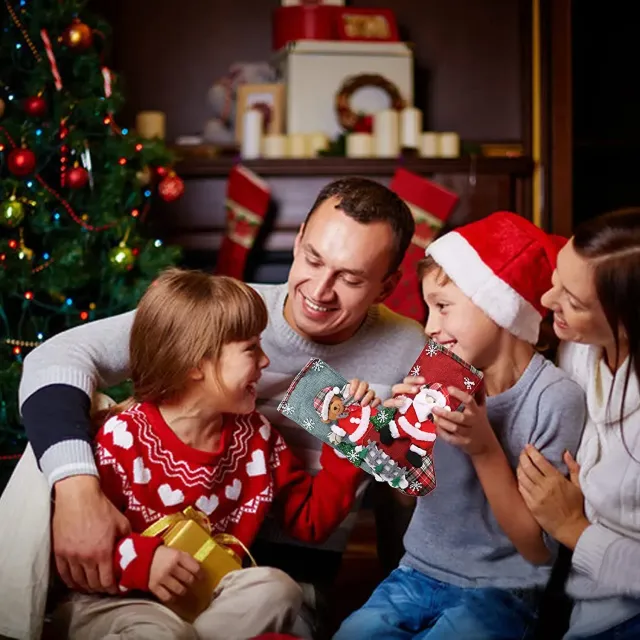 4 kusy štýlových vianočných pančúch pre strom a domácnosť