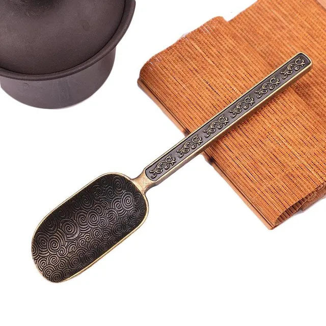 Decorative pepper scoop