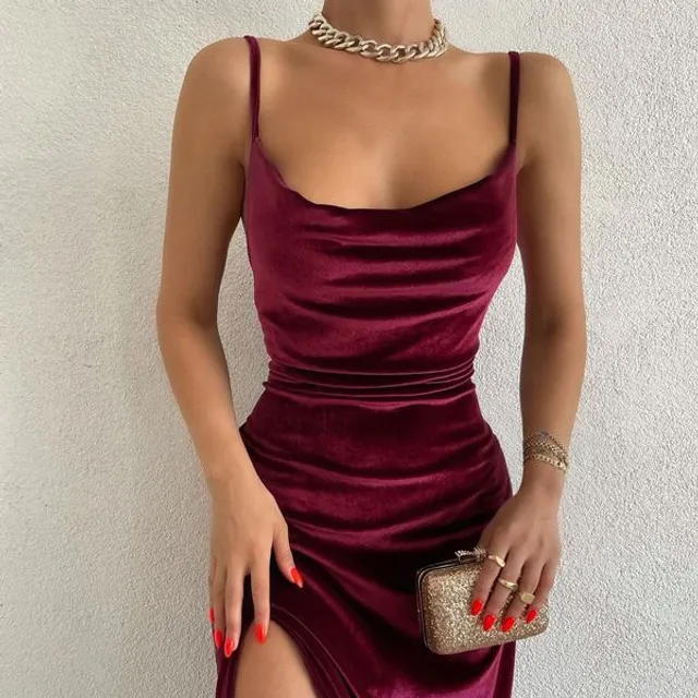 Dámske provokatívne elegantné maxi šaty s módnym rozparkom a špagetovými ramienkami Lilia