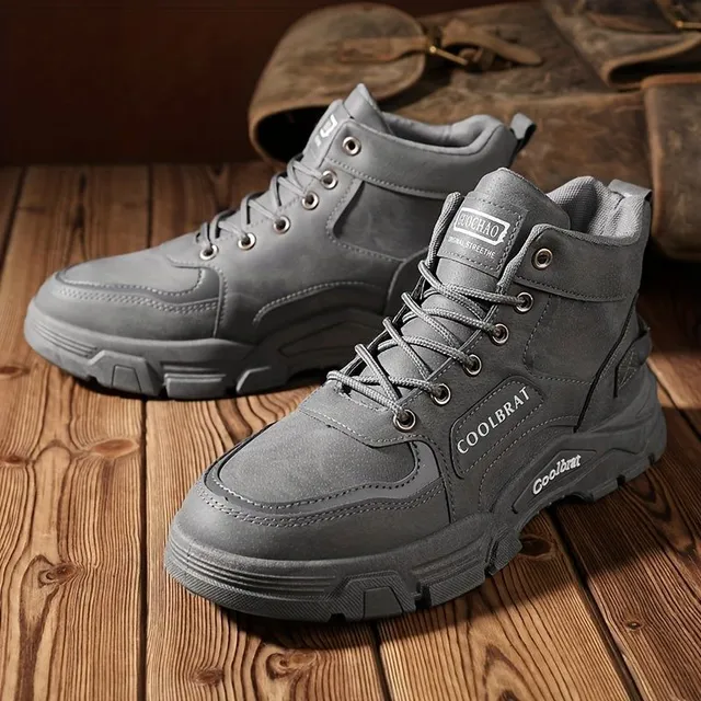 Comfortable and breathable men's work shoes with robust construction