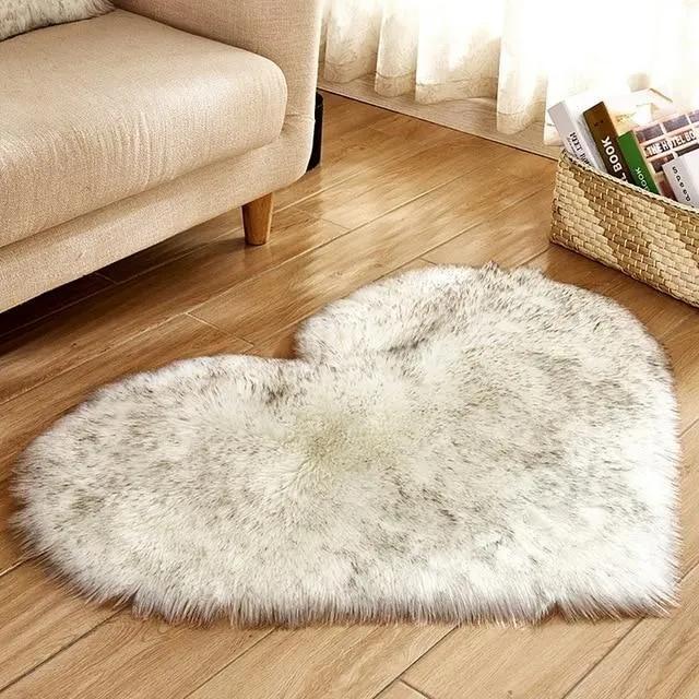 Hairy carpet in the shape of a heart white-and-black 30x40cm-long-velvet
