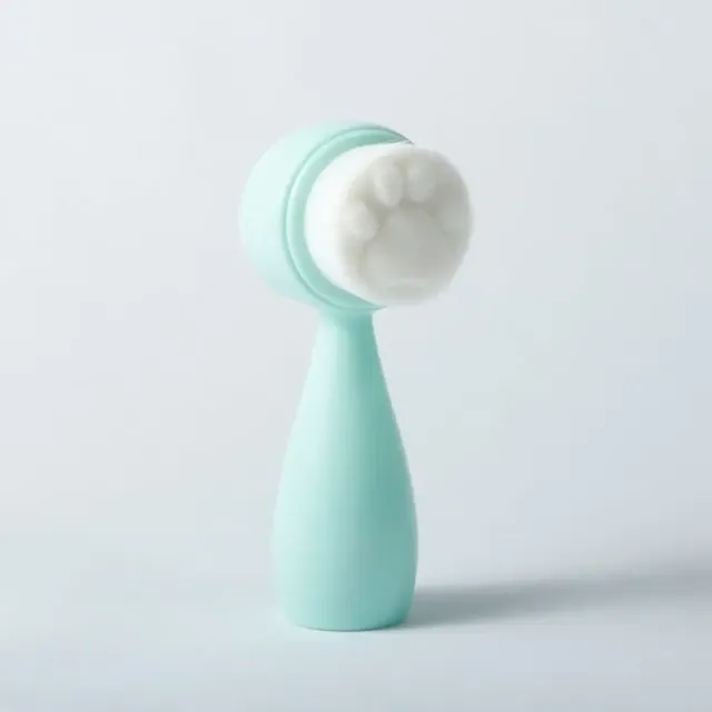 Cute silicone face brush in the shape of cat paws for gentle and gentle cleaning