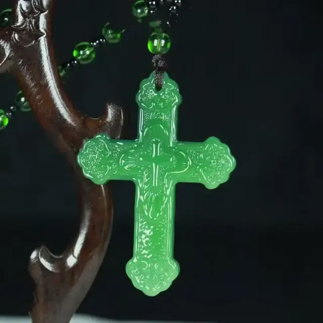 Necklace with cross D811