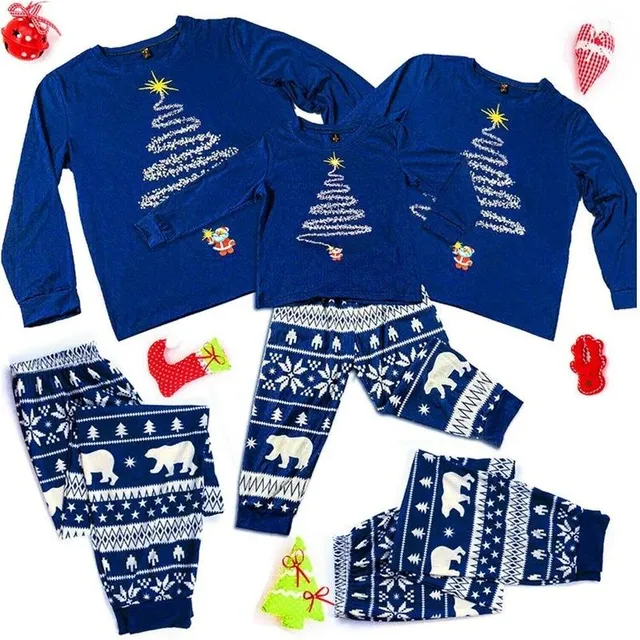 Pijamale tematice de Crăciun pentru familie cu brad