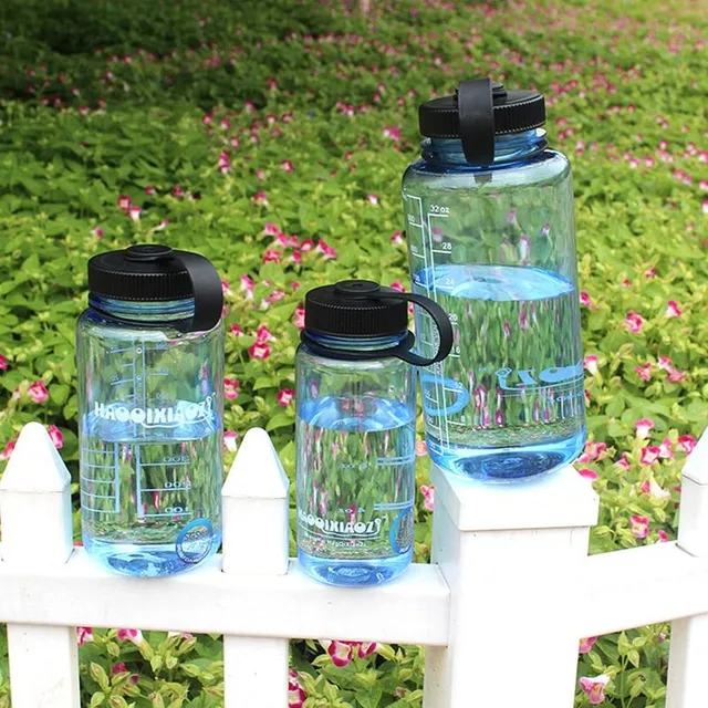 Outdoorová uzavíratelná láhev na vodu - transparentní modrá