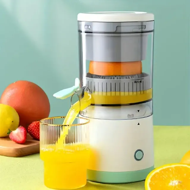 Practical and compact road juicer - enjoy freshly squeezed juice anywhere and anytime